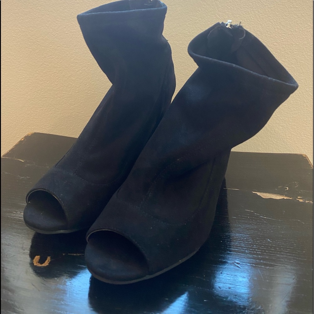 Black boot heels